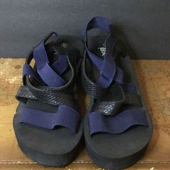 Mukluk, wedge, sandals, size 8 - Picture 1 of 7